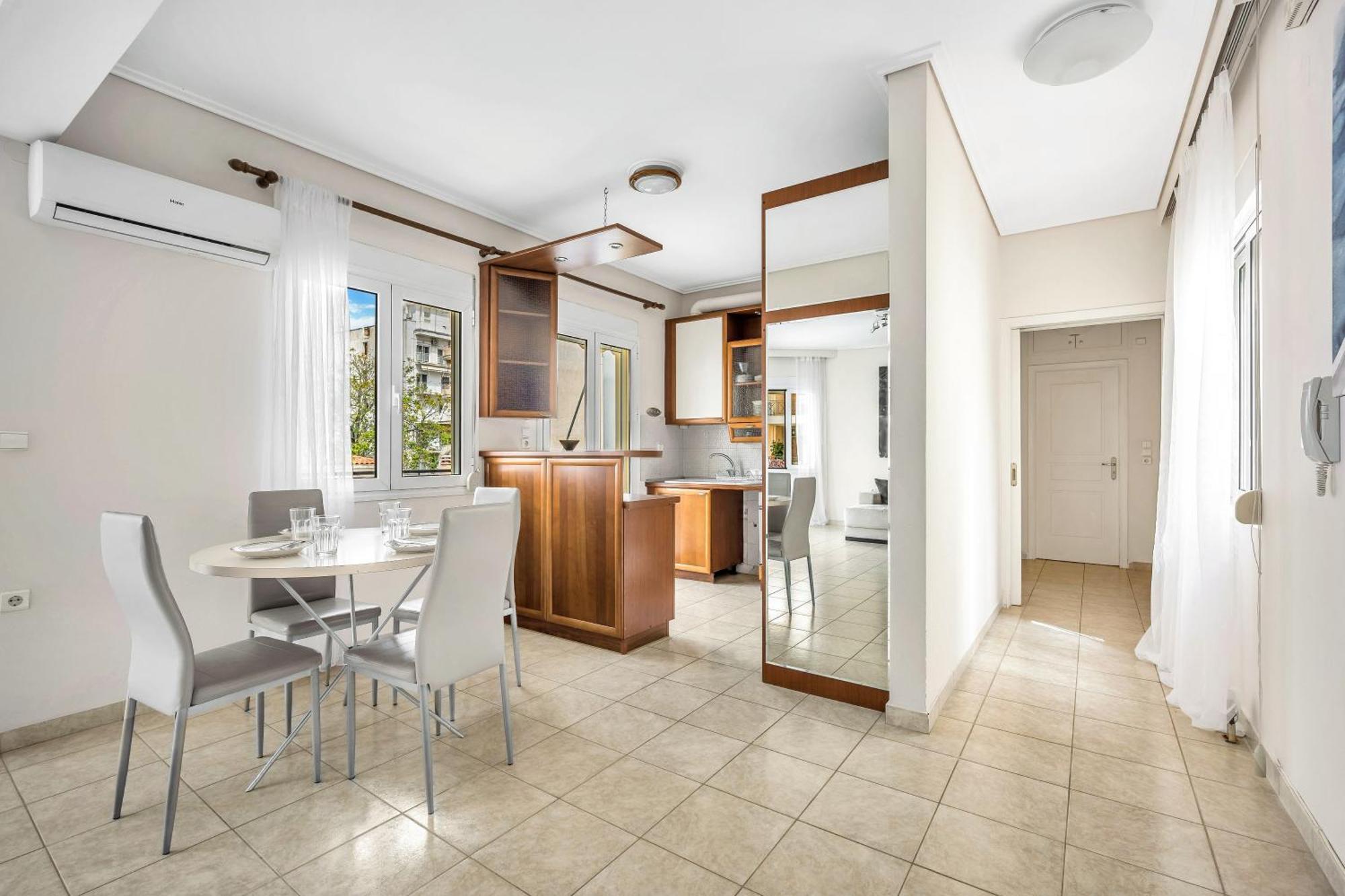 Fabulous Central Apartment Close To The Sea! Халкис Екстериор снимка
