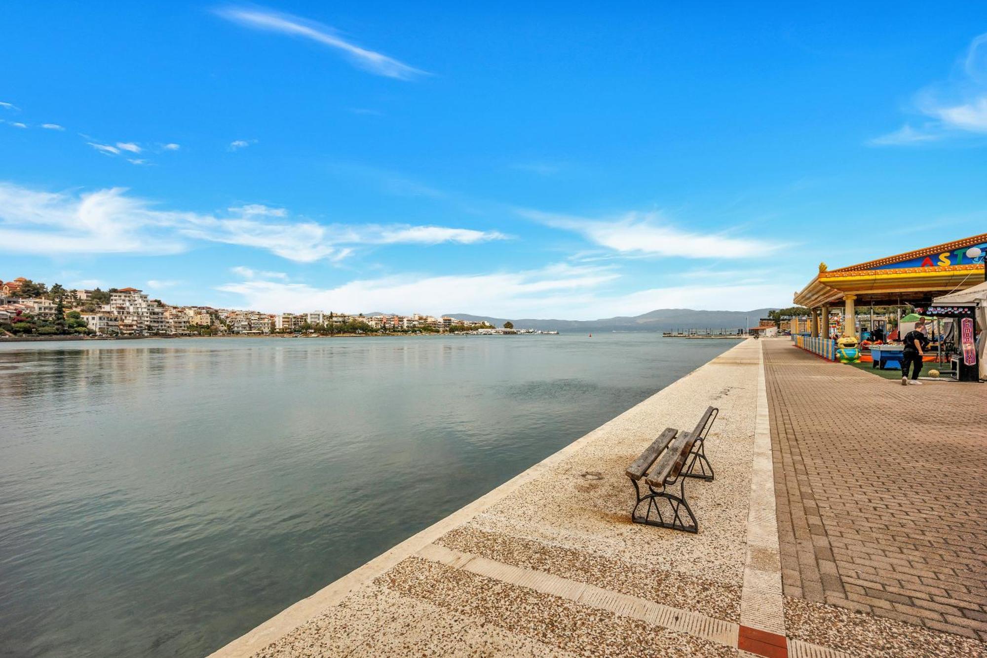 Fabulous Central Apartment Close To The Sea! Халкис Екстериор снимка